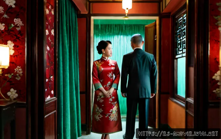 왕가위 2046 와 그 전작의 연결성 - Photorealistic cinematic scene in a 1960s Hong Kong hotel corridor, a solitary Chinese man in a dark...
